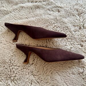 Women's Pointed Toe Mid Heel Pumps in Brown suede